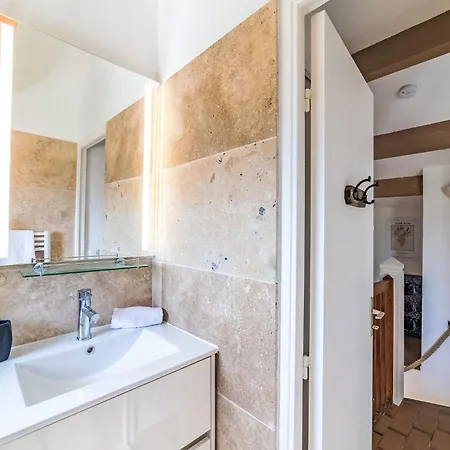 בית נופש Le Hameau De By Interhome